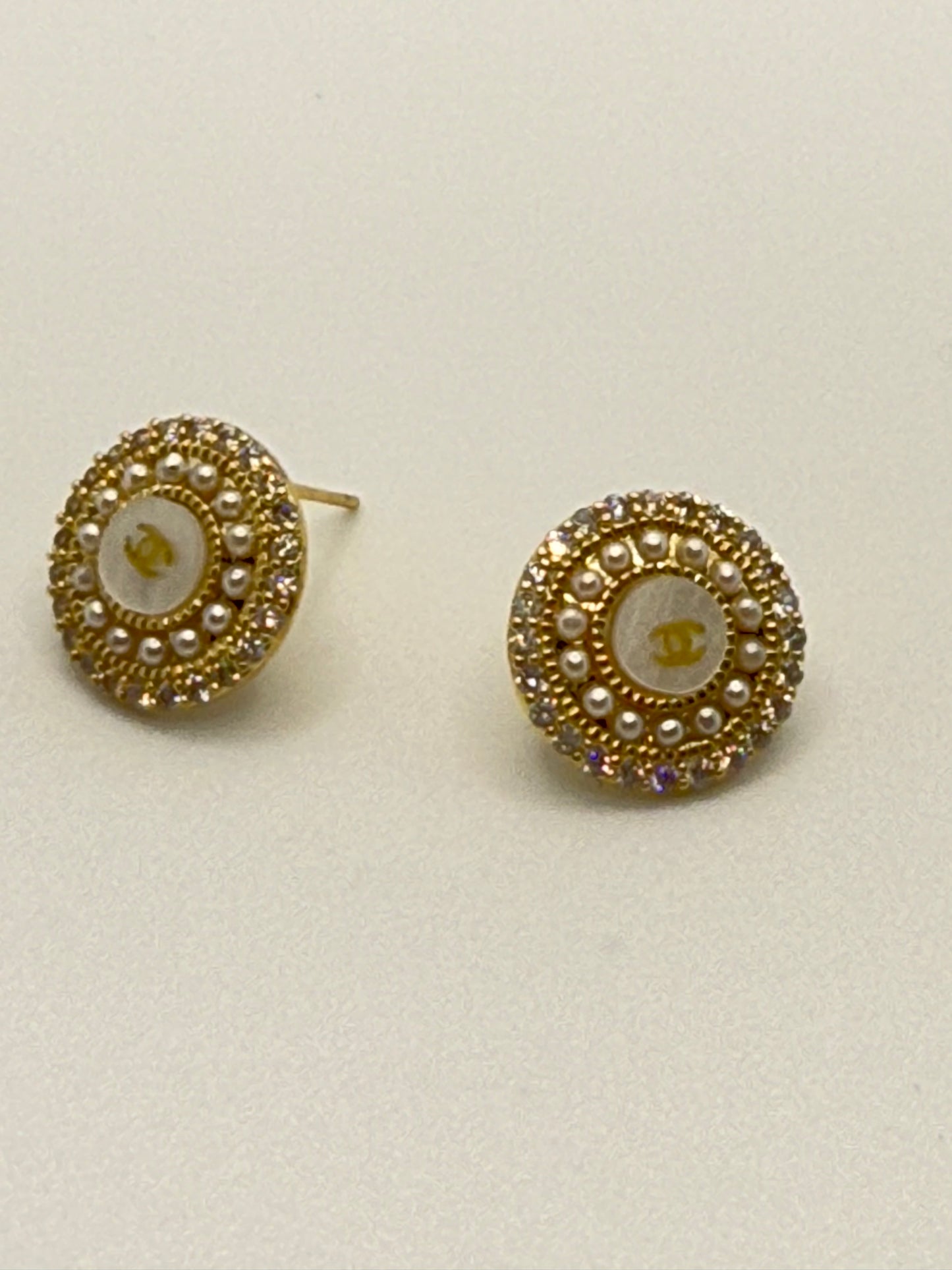 CC Luxe Round Gold Earrings with Pearls