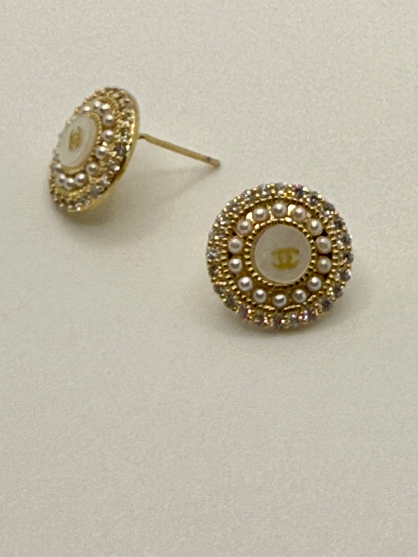 CC Luxe Round Gold Earrings with Pearls