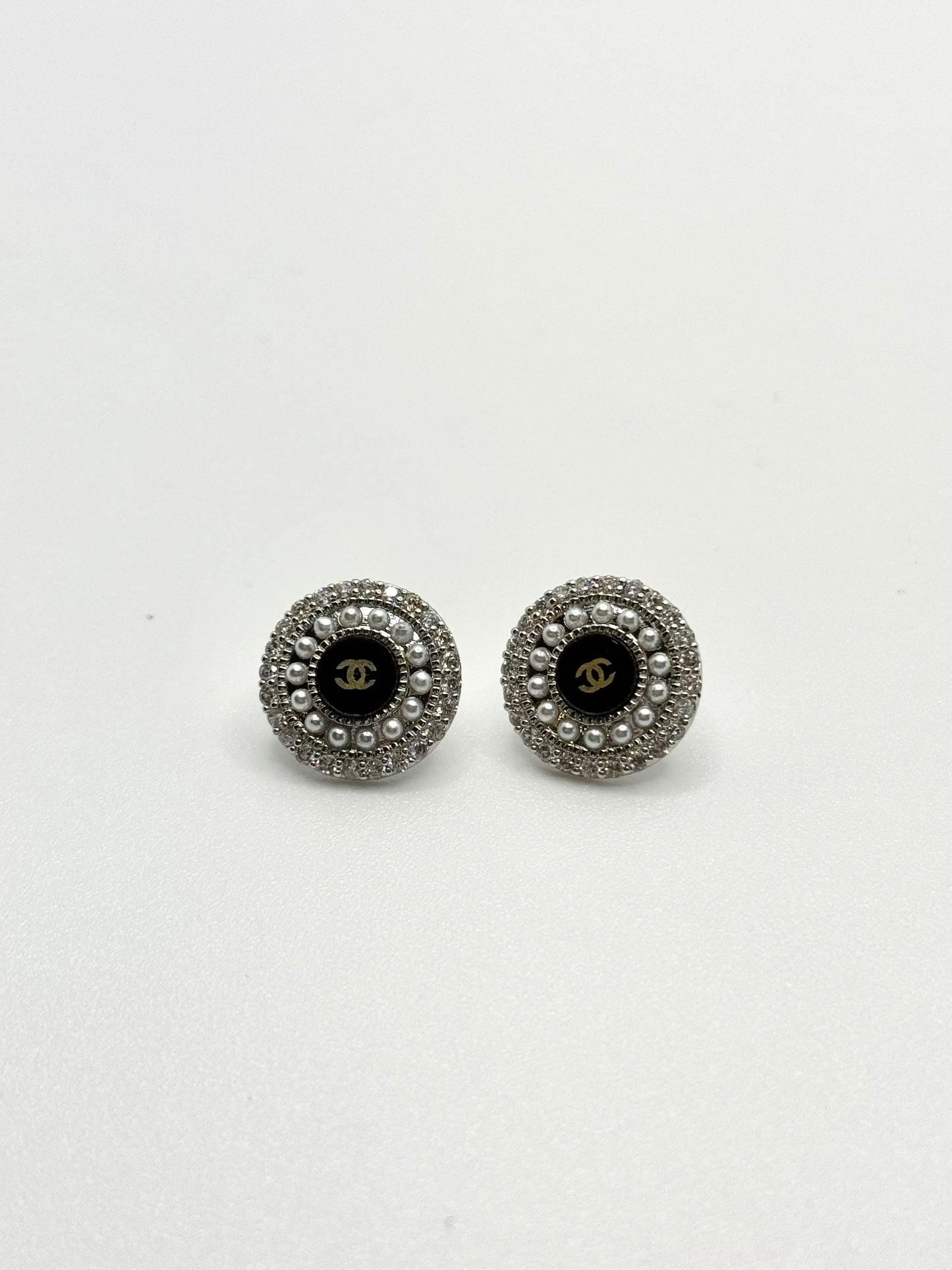 CC Luxe Round Earrings with Pearls - Silver