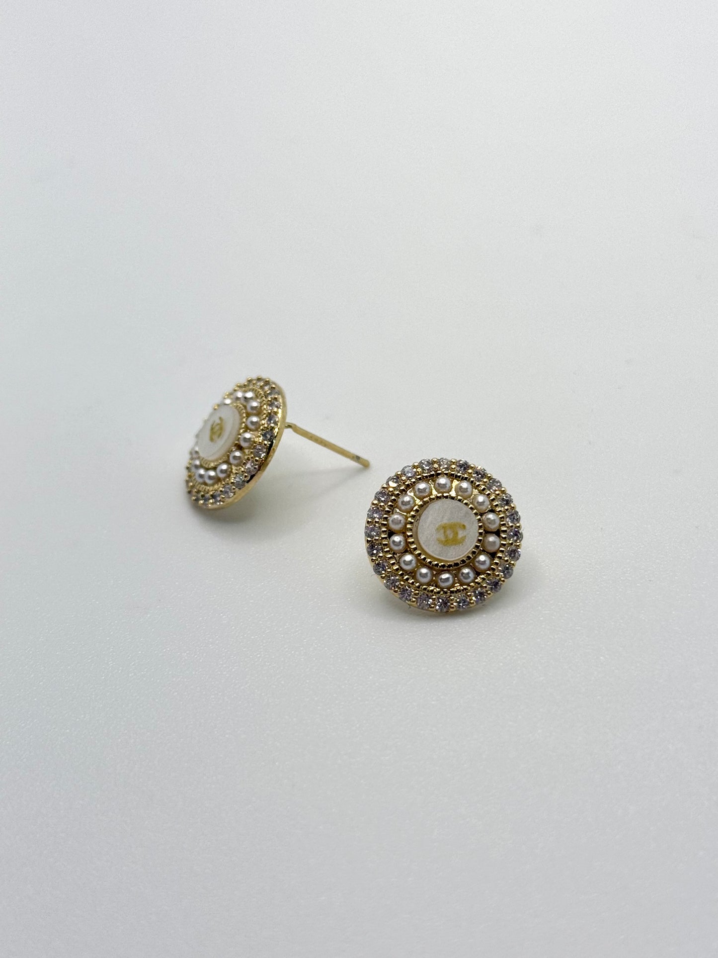 CC Luxe Round Gold Earrings with Pearls
