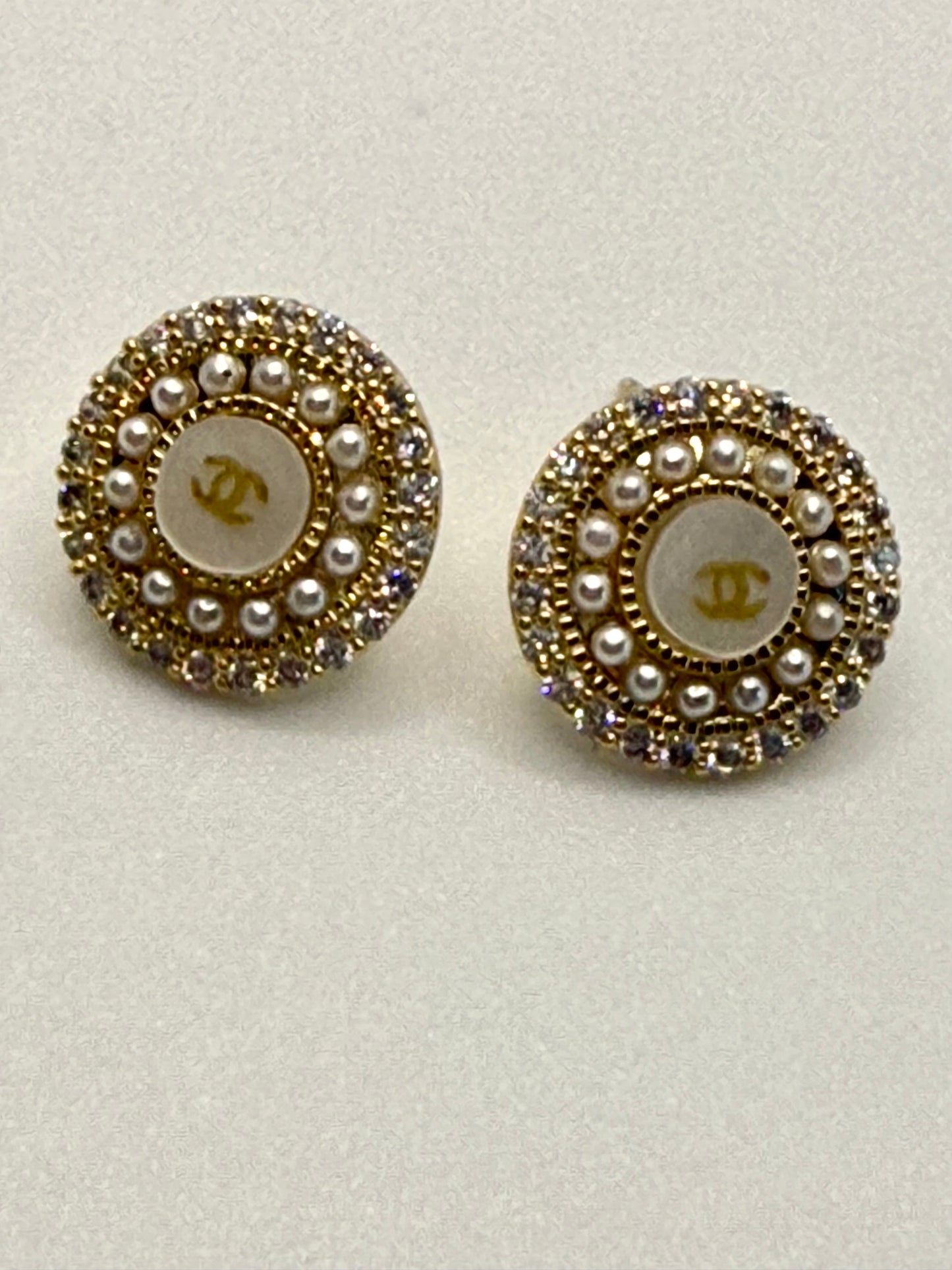 CC Luxe Round Gold Earrings with Pearls