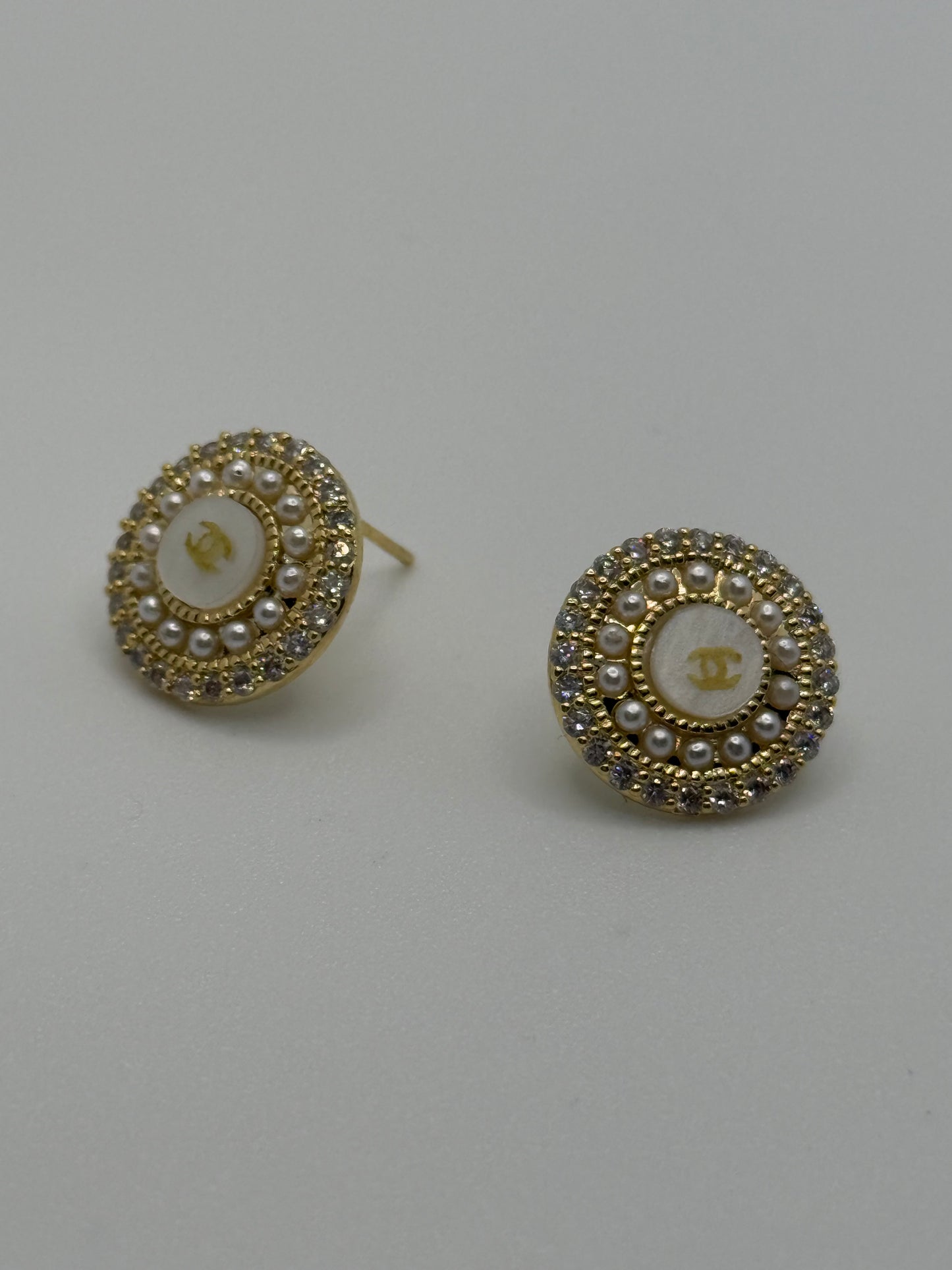 CC Luxe Round Gold Earrings with Pearls