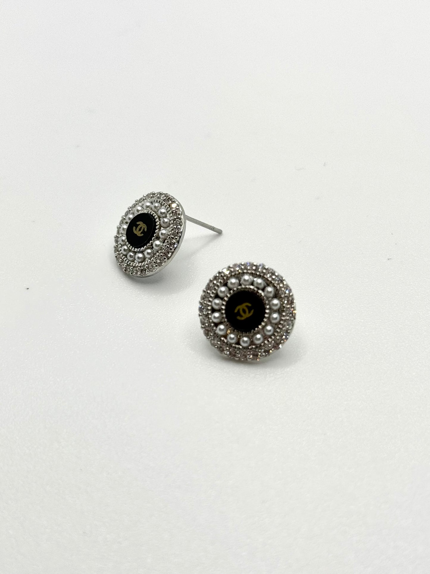 CC Luxe Round Earrings with Pearls - Silver