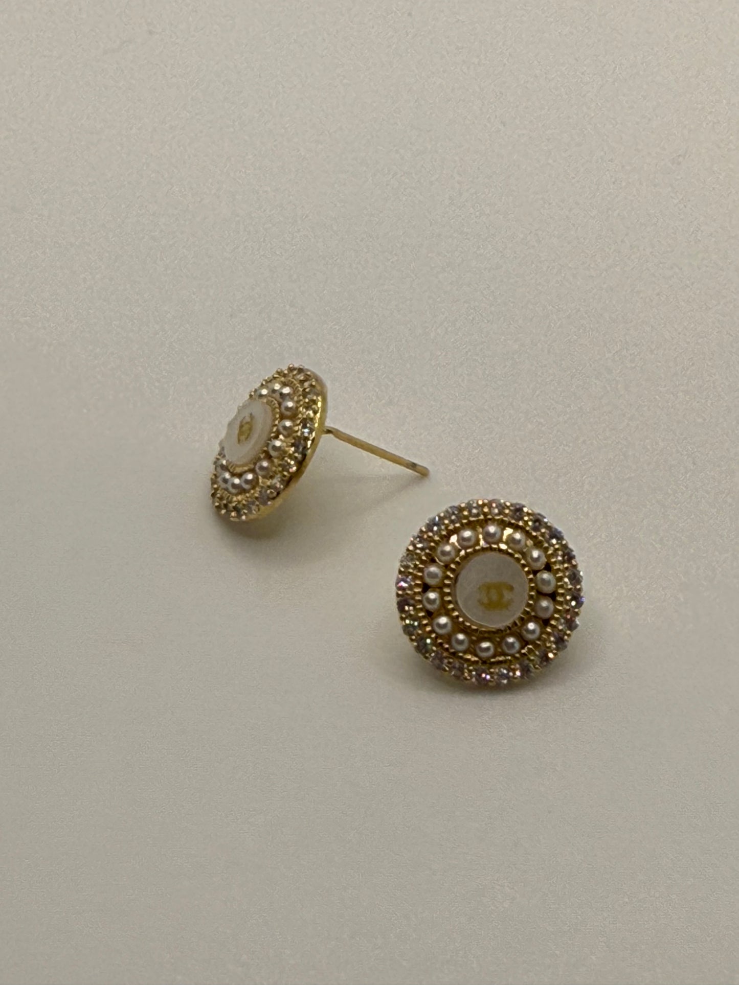 CC Luxe Round Gold Earrings with Pearls