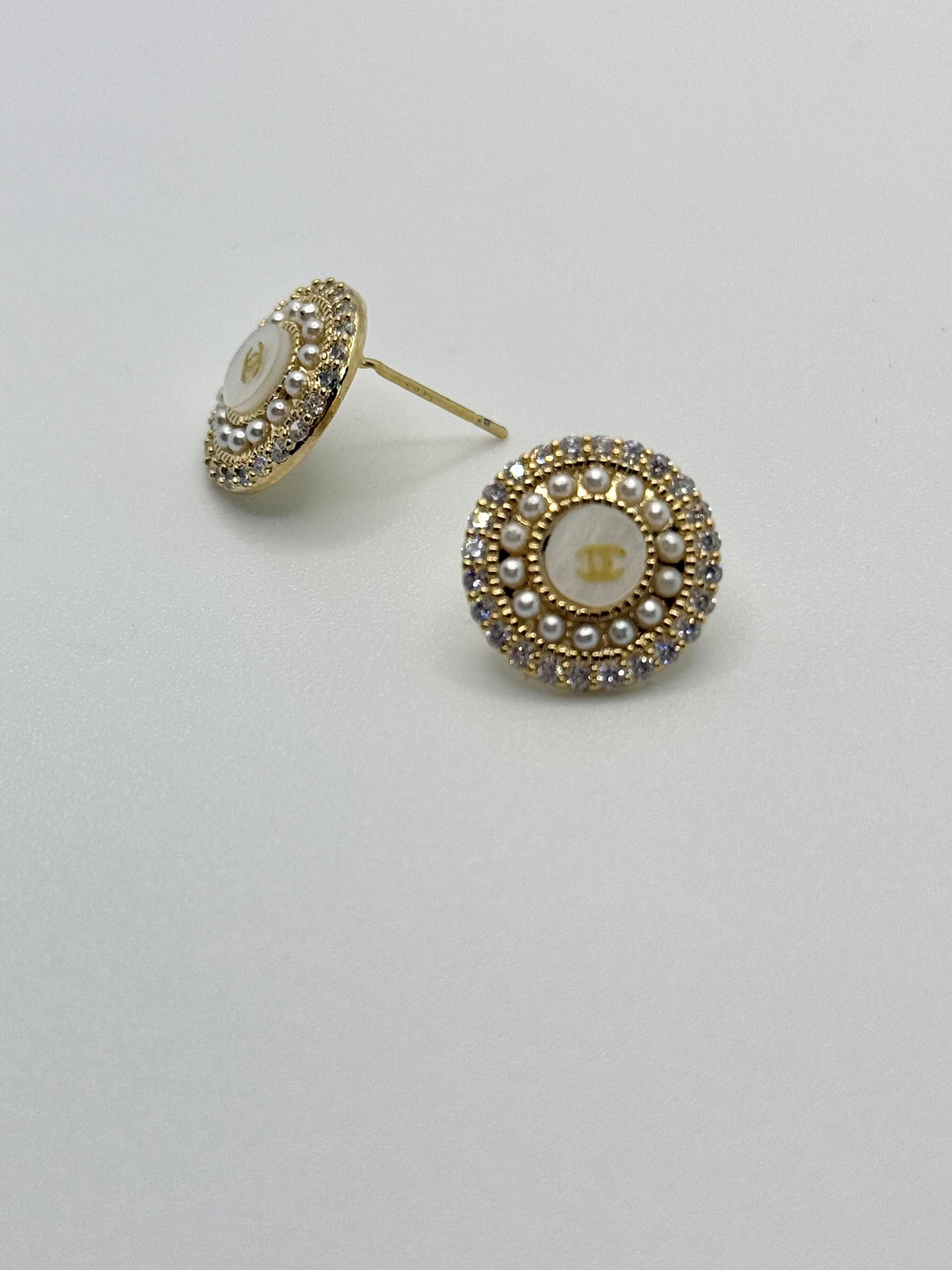 CC Luxe Round Gold Earrings with Pearls