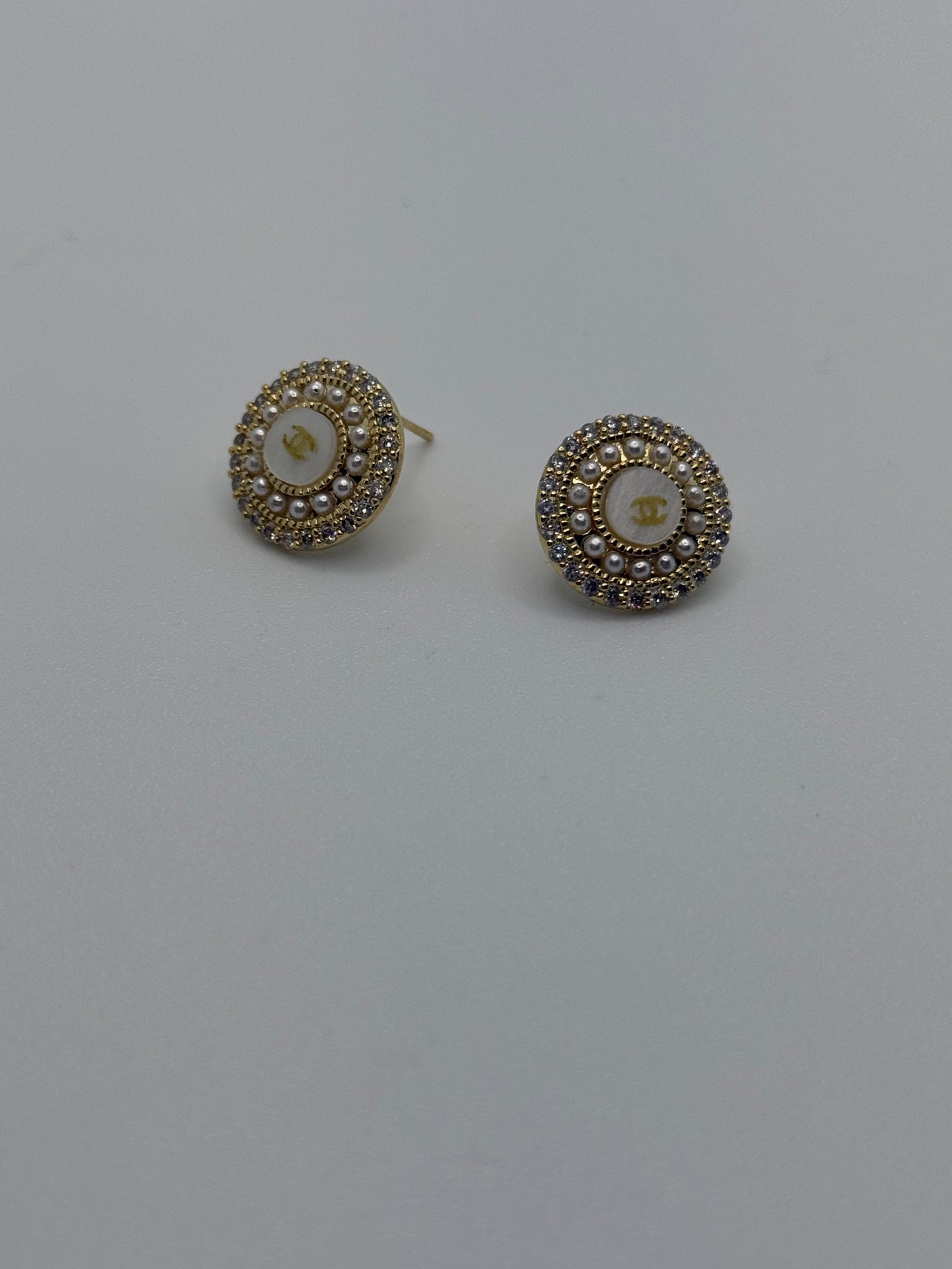 CC Luxe Round Gold Earrings with Pearls